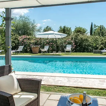 Villa Albachiara 8, Emma *